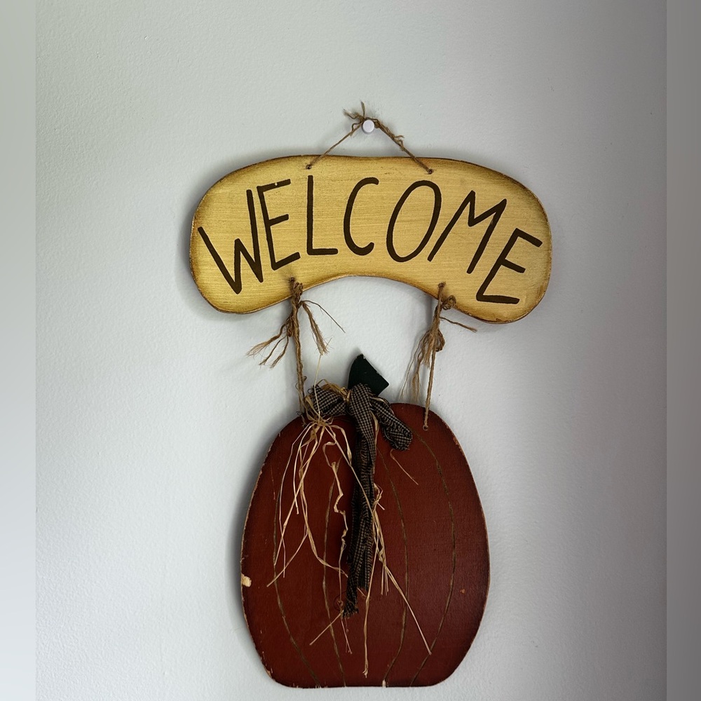 ‘Welcome’ Pumpkin Sign